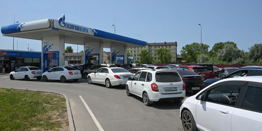 У РФ продовжили заборону експорту бензину: що відомо про рішення Новака