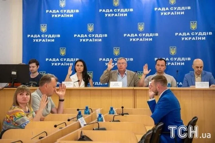 3328 грн у законі проти 2102 грн у бюджеті: звідки взяти 2,56 млрд на суддів