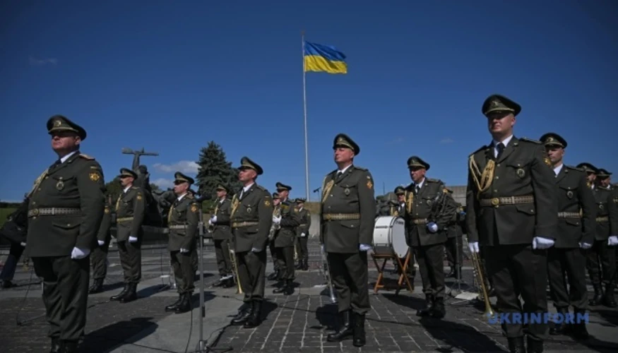 У Києві підняли Державний Прапор за участі лідерів шести країн Європи