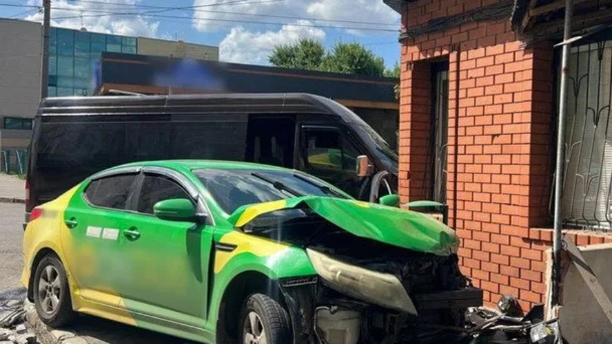 На Львівщині Skoda Octavia зіткнулася з рейсовим автобусом: 11 постраждалих