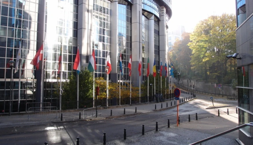 Omnibus V: 530 депутатів Європарламенту проголосували за оборонні інвестиції до 800 млрд євро