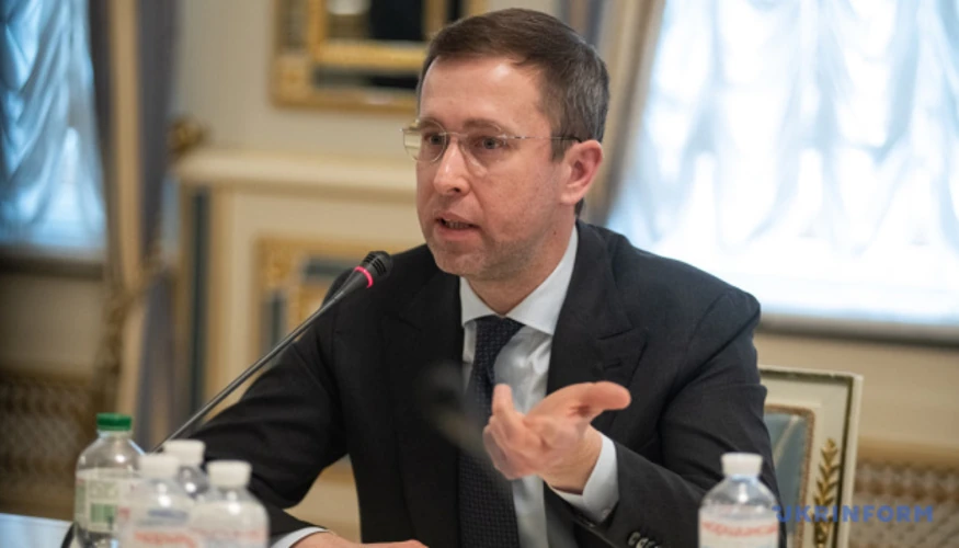 Хто відповідає за підтримку бізнесу під час атак: ролі уряду і пріоритети Корецького на YES–2026